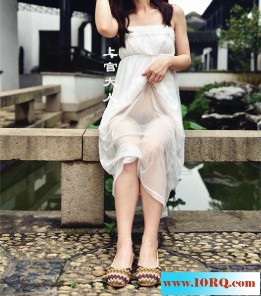 08-02记录和夫人的一次外拍真空白裙石头12P