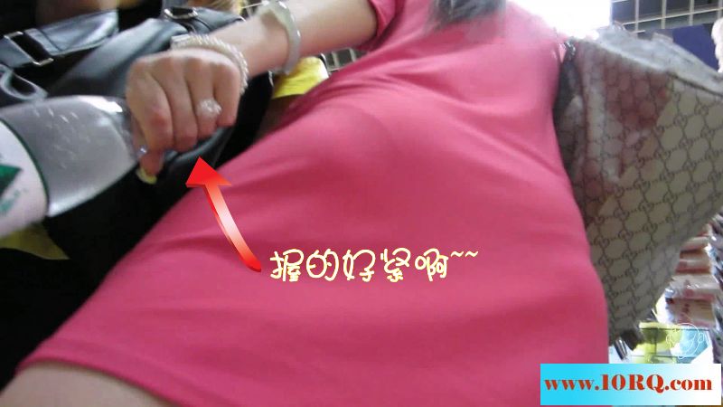 08-04商場跟拍粉紅裙高挑長發美女，反握“頭頭”