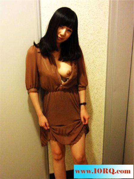 90后粉嫩的學生妹與學長玩3P，大學生真會玩!23