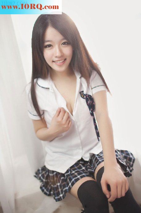 黑丝袜学生制服骚女写真[11P]