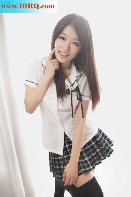 黑丝袜学生制服骚女写真[11P]
