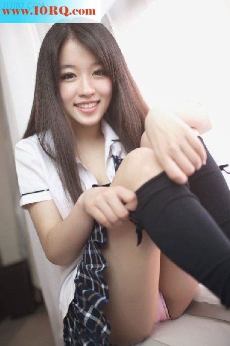 黑丝袜学生制服骚女写真[11P]