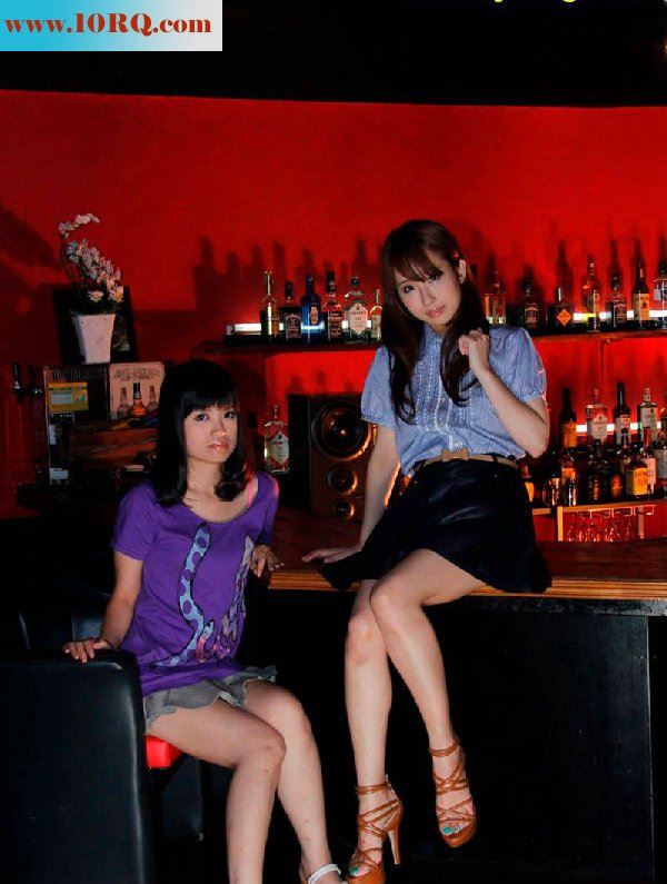 酒吧女郎的乱交狂欢【14P】
