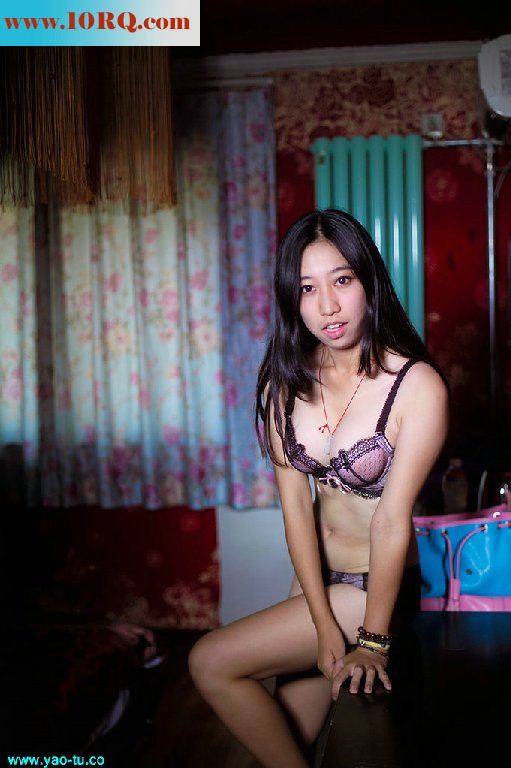 极品骚女，咪咪很大很正点[11P]