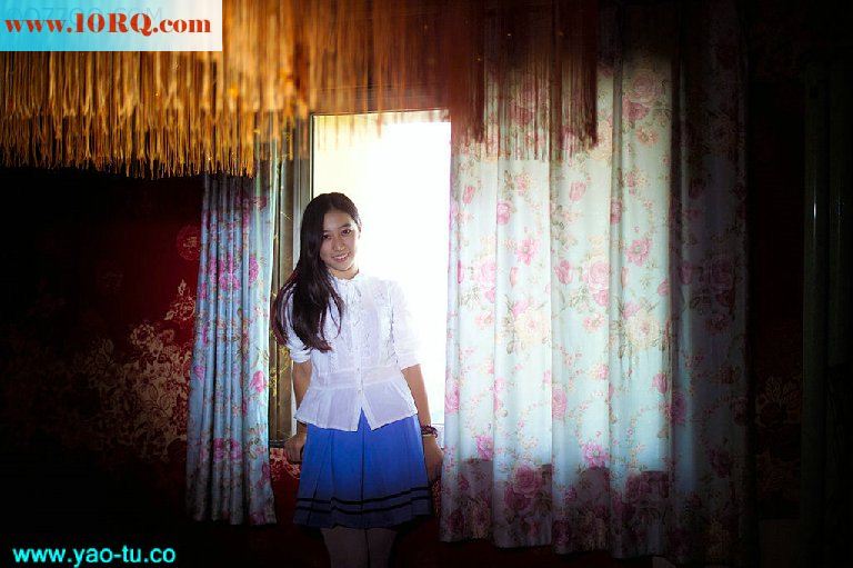 极品骚女，咪咪很大很正点[11P]