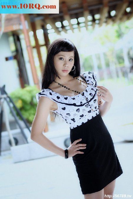 台中二中爆乳嫩妹小E掰穴淫照5[15p]