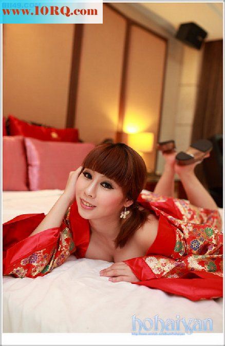 台中二中爆乳嫩妹小E掰穴淫照6[15p]