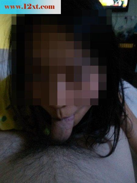 18岁女友的嫩逼缝短短几个月被操成了大窟窿[1