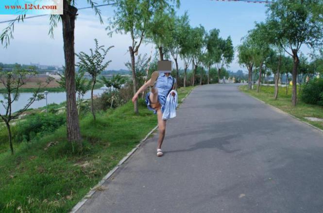 <!-- 标题采集开始 -->(户外休闲小区露出)~早上锻练身体记录真实的印<!-- 标题采集结束 -->