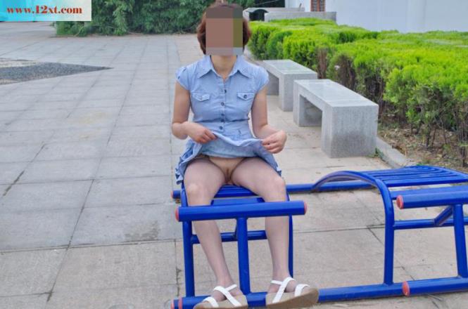 <!-- 标题采集开始 -->(户外休闲小区露出)~早上锻练身体记录真实的印<!-- 标题采集结束 -->