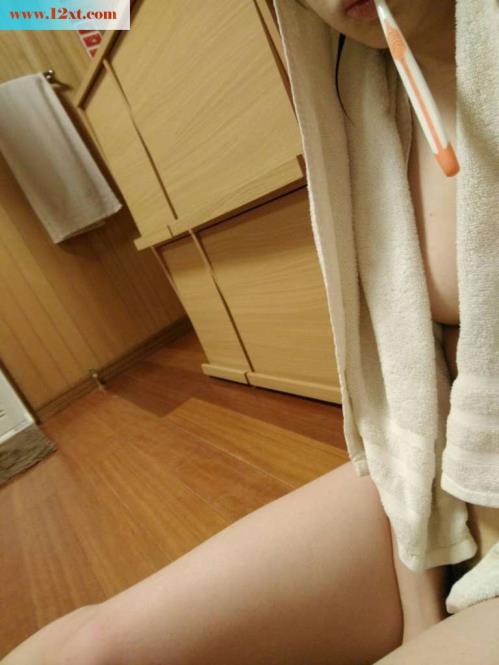 <!-- 标题采集开始 -->B罩杯的女生在洗澡中(15P)<!-- 标题采集结束 -->