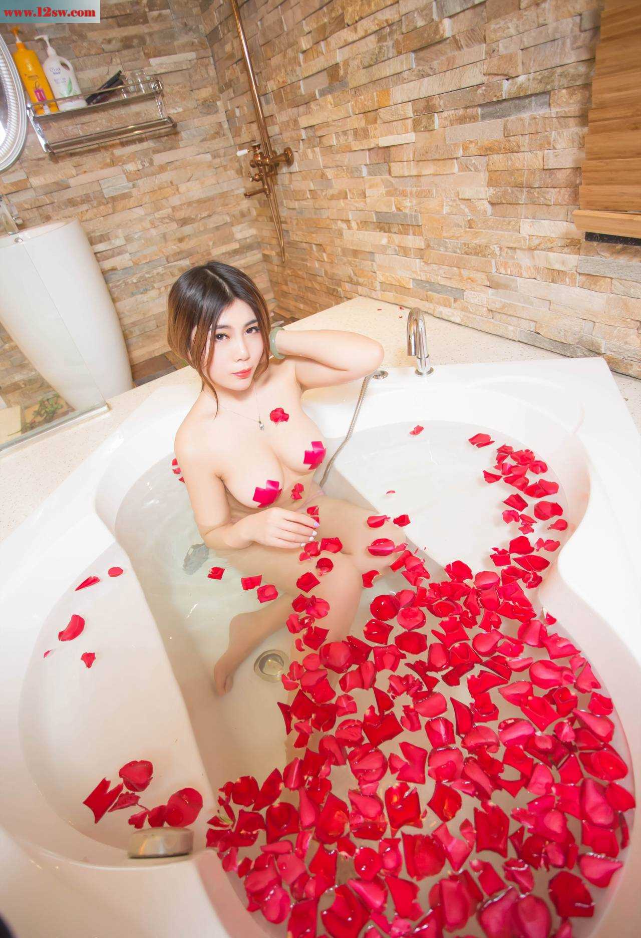 古典美女花瓣浴沐(13p)