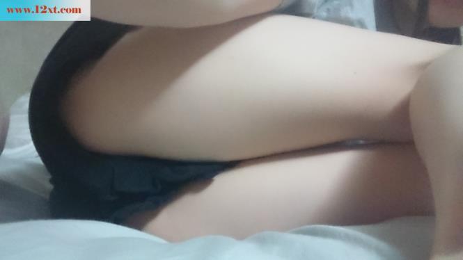 粉红色的乳晕...细嫩白皙的乳房哦!把欲望的肉棒
