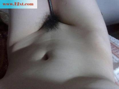 风骚女网友还是嫩嫩的水灵B(18P)