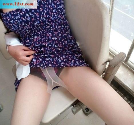 高中女生教室自拍露出(14P)
