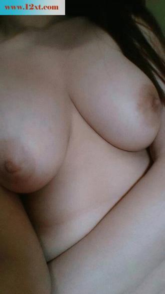 还在上学的妹子童颜巨乳(12P)