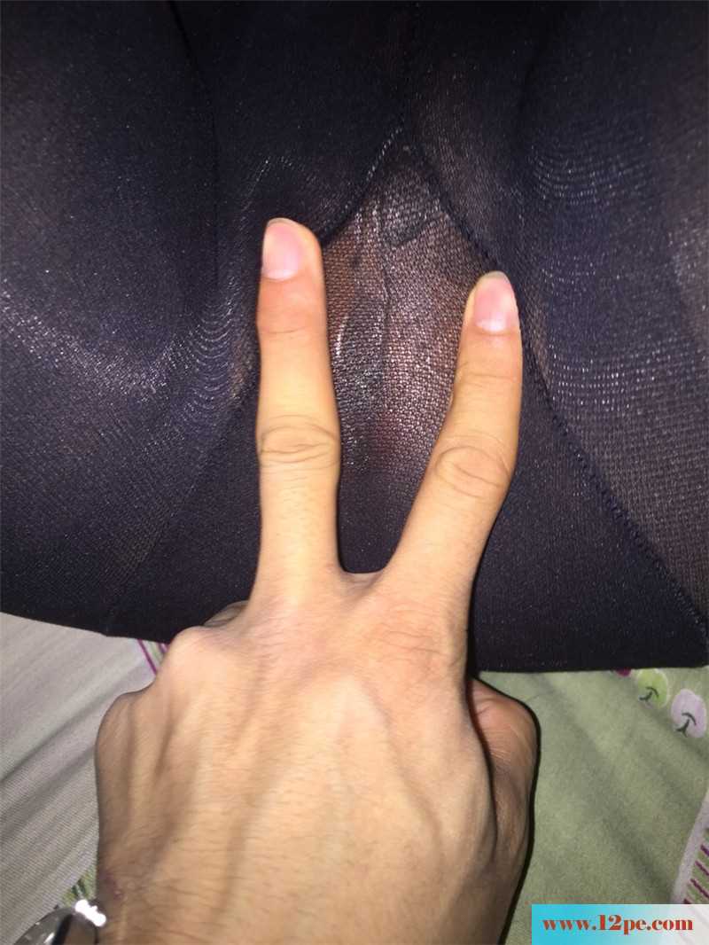 青岛小生偶遇黑丝娘体外射精(17P)