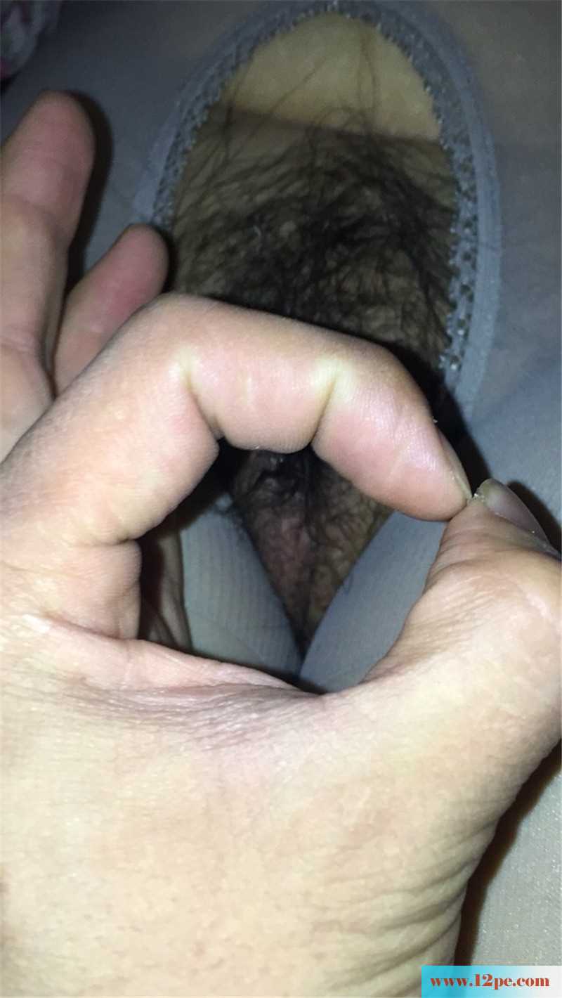 肉肉的妹子穿开裆丝袜与青岛小生激烈战斗(24P