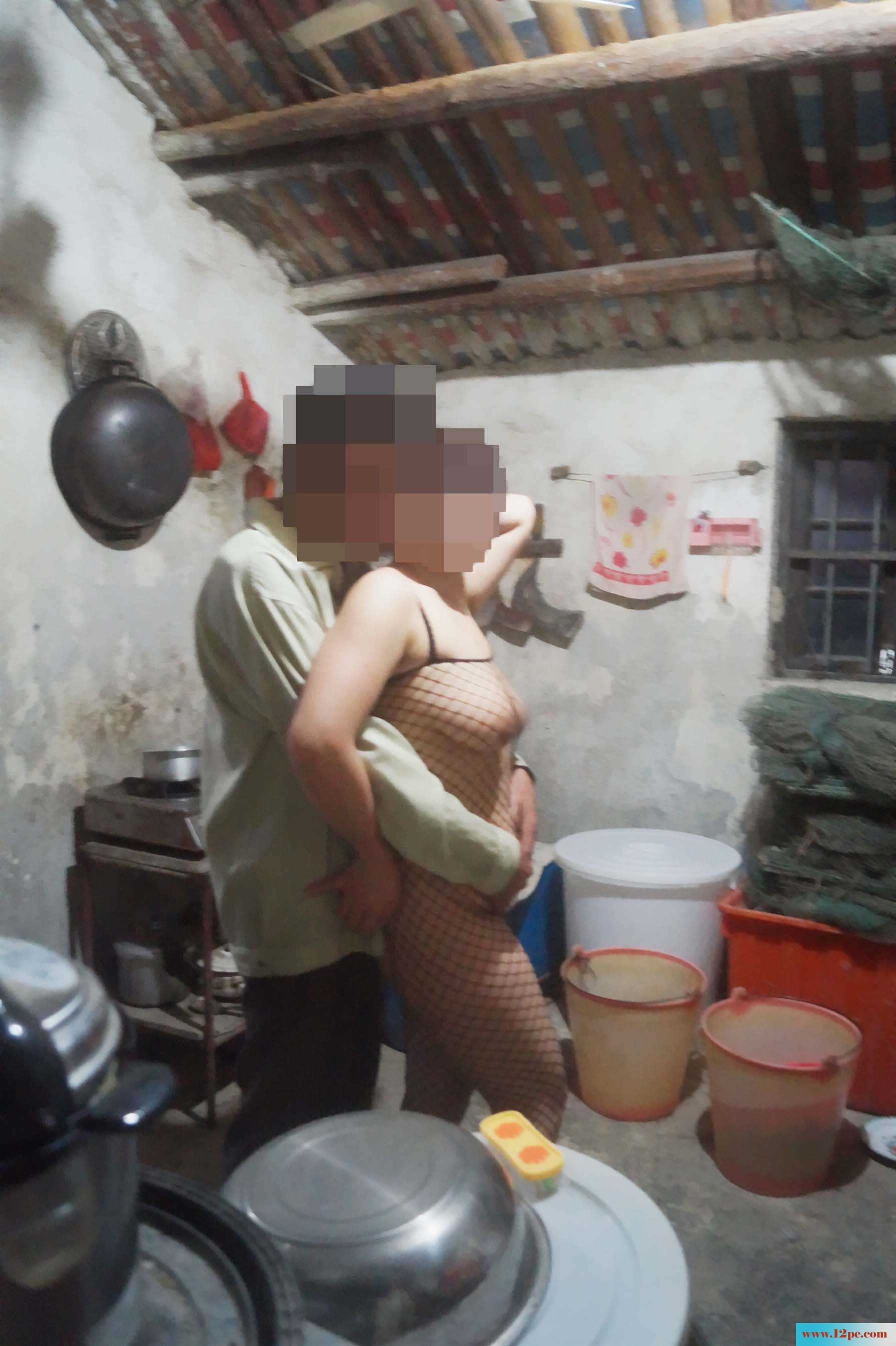 骚妻外拍：妇唱夫随摄天下之学打渔完善版(47P