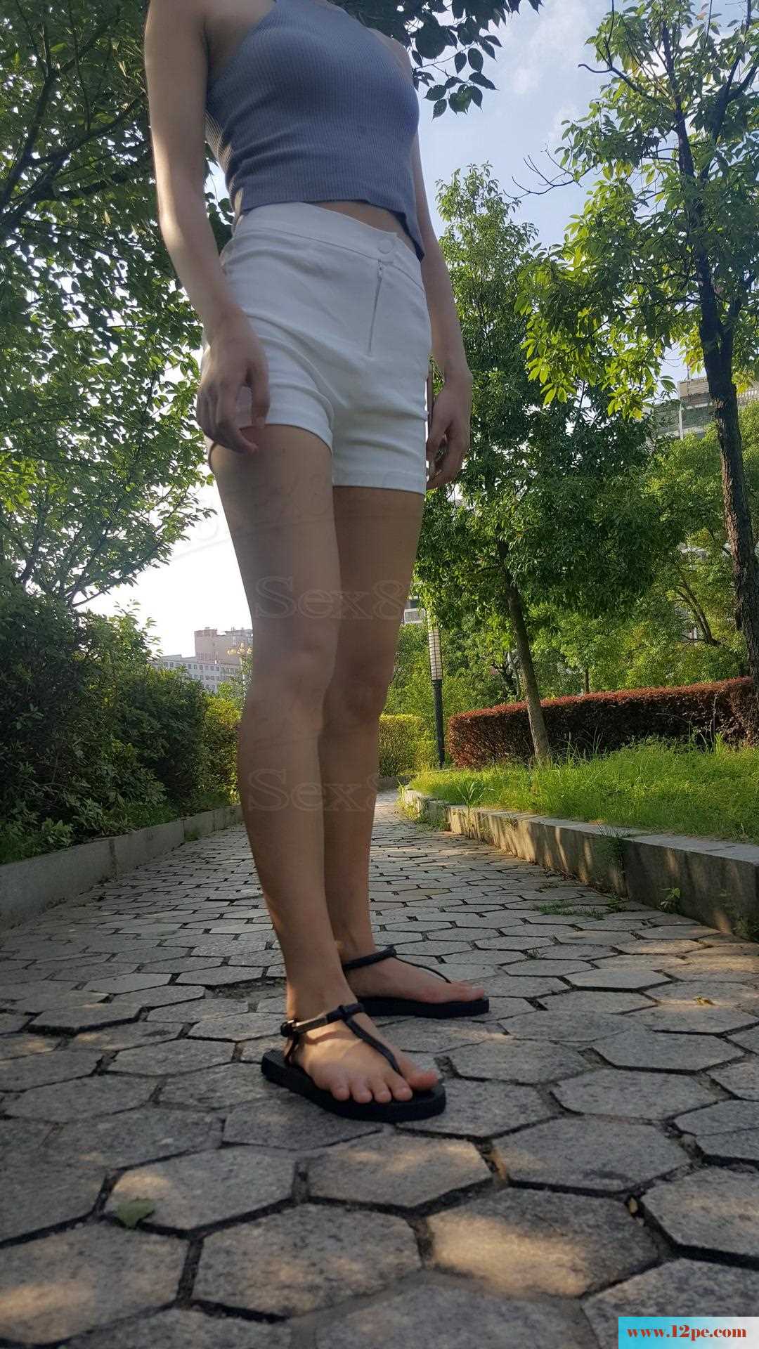 <!-- 标题采集开始 -->又一次外拍！行人后露出骚奶子！(30P)<!-- 标题采集结束 -->