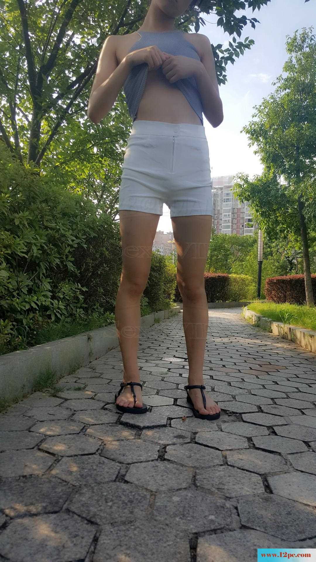 <!-- 标题采集开始 -->又一次外拍！行人后露出骚奶子！(30P)<!-- 标题采集结束 -->