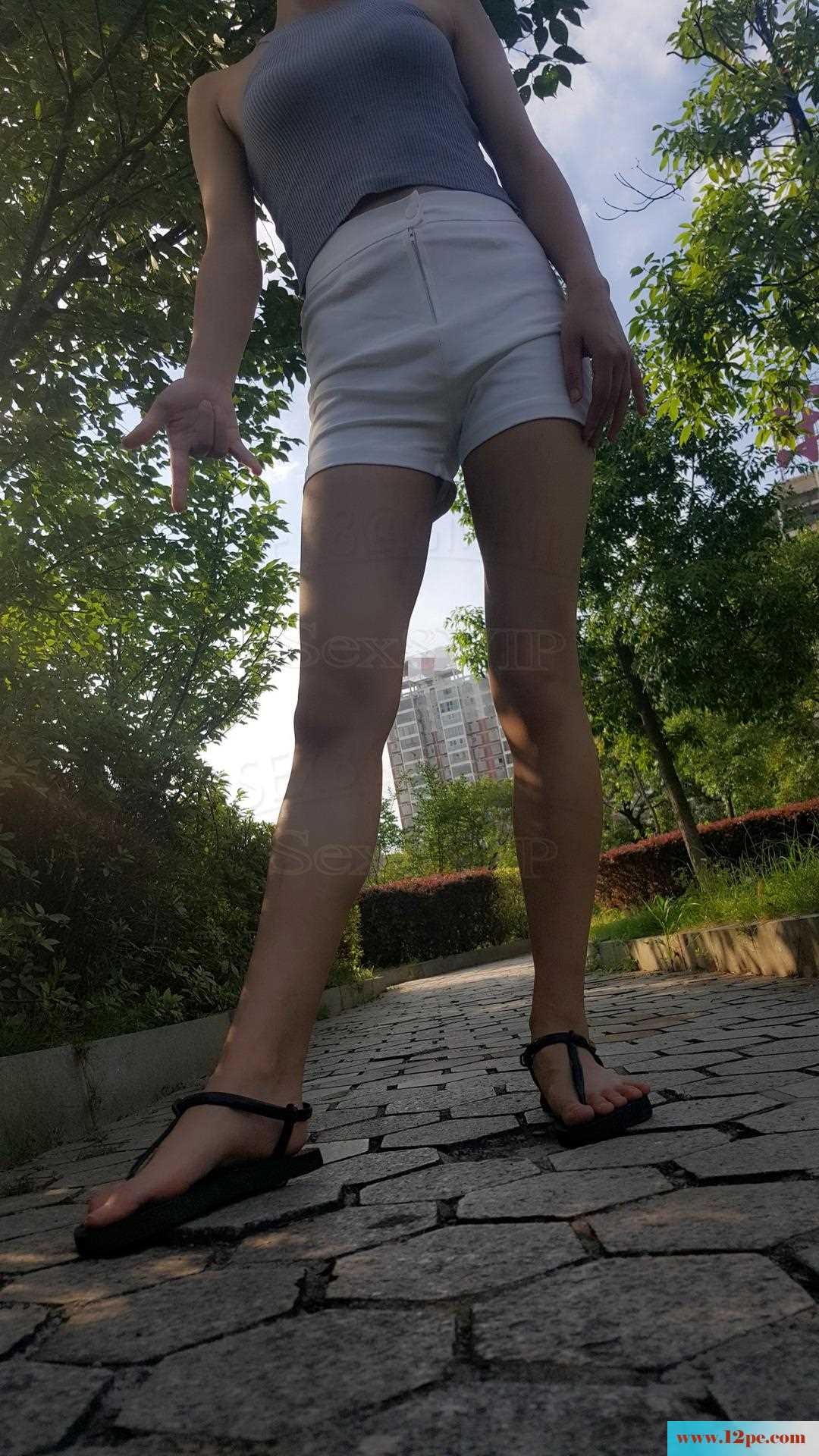 <!-- 标题采集开始 -->又一次外拍！行人后露出骚奶子！(30P)<!-- 标题采集结束 -->
