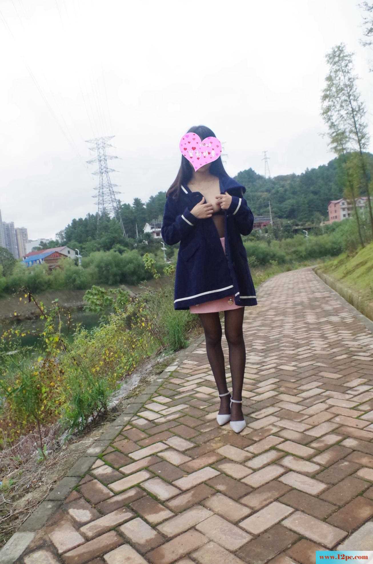 <!-- 标题采集开始 -->大衣裹着情趣连体开档黑丝出门(30P)<!-- 标题采集结束 -->