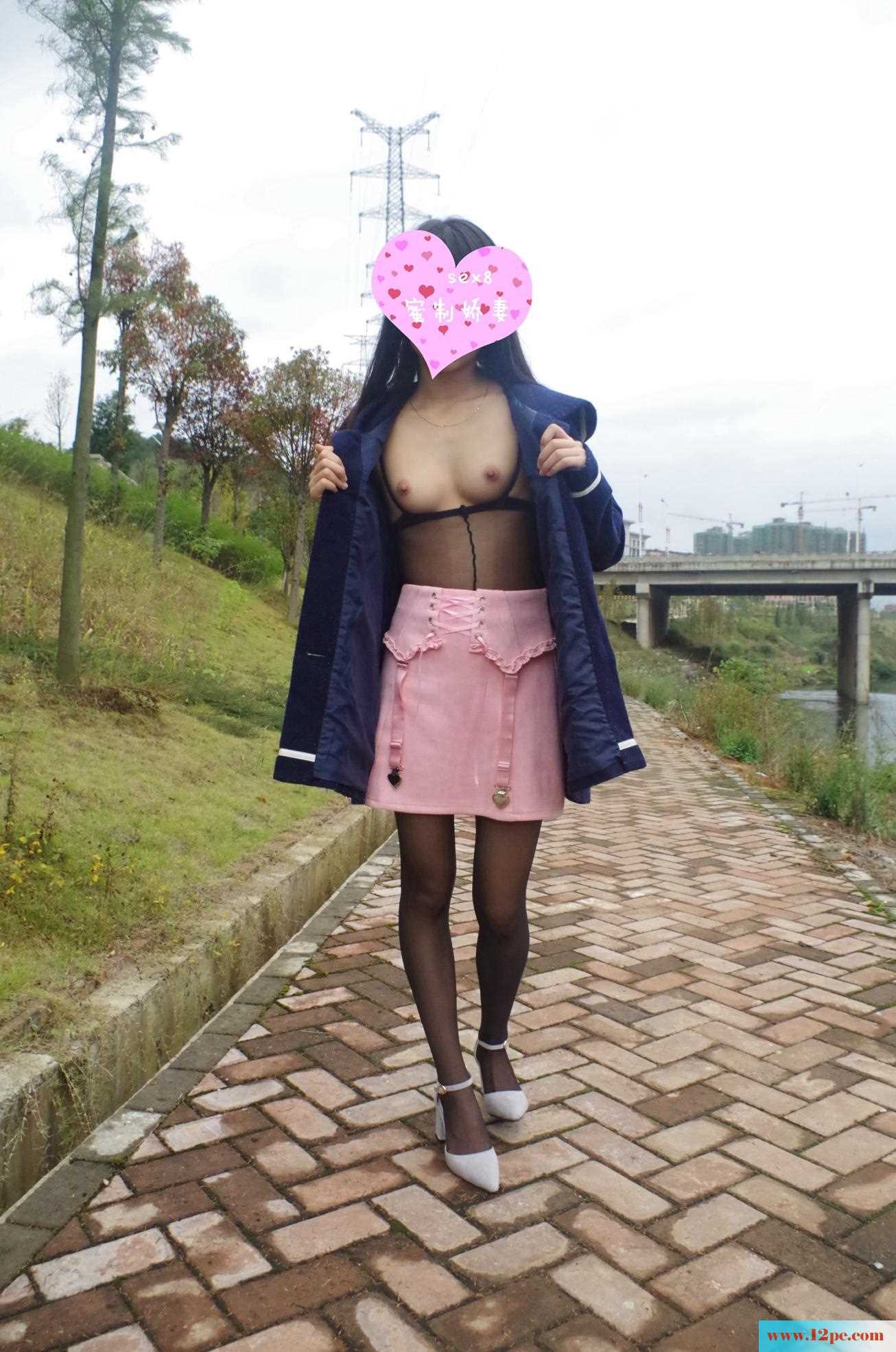 <!-- 标题采集开始 -->大衣裹着情趣连体开档黑丝出门(30P)<!-- 标题采集结束 -->