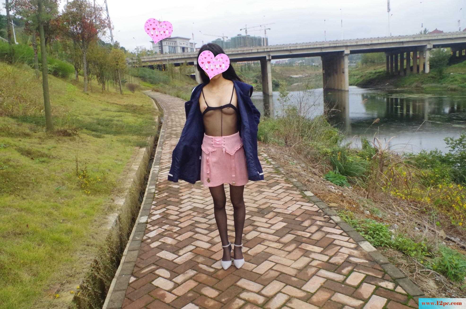 <!-- 标题采集开始 -->大衣裹着情趣连体开档黑丝出门(30P)<!-- 标题采集结束 -->