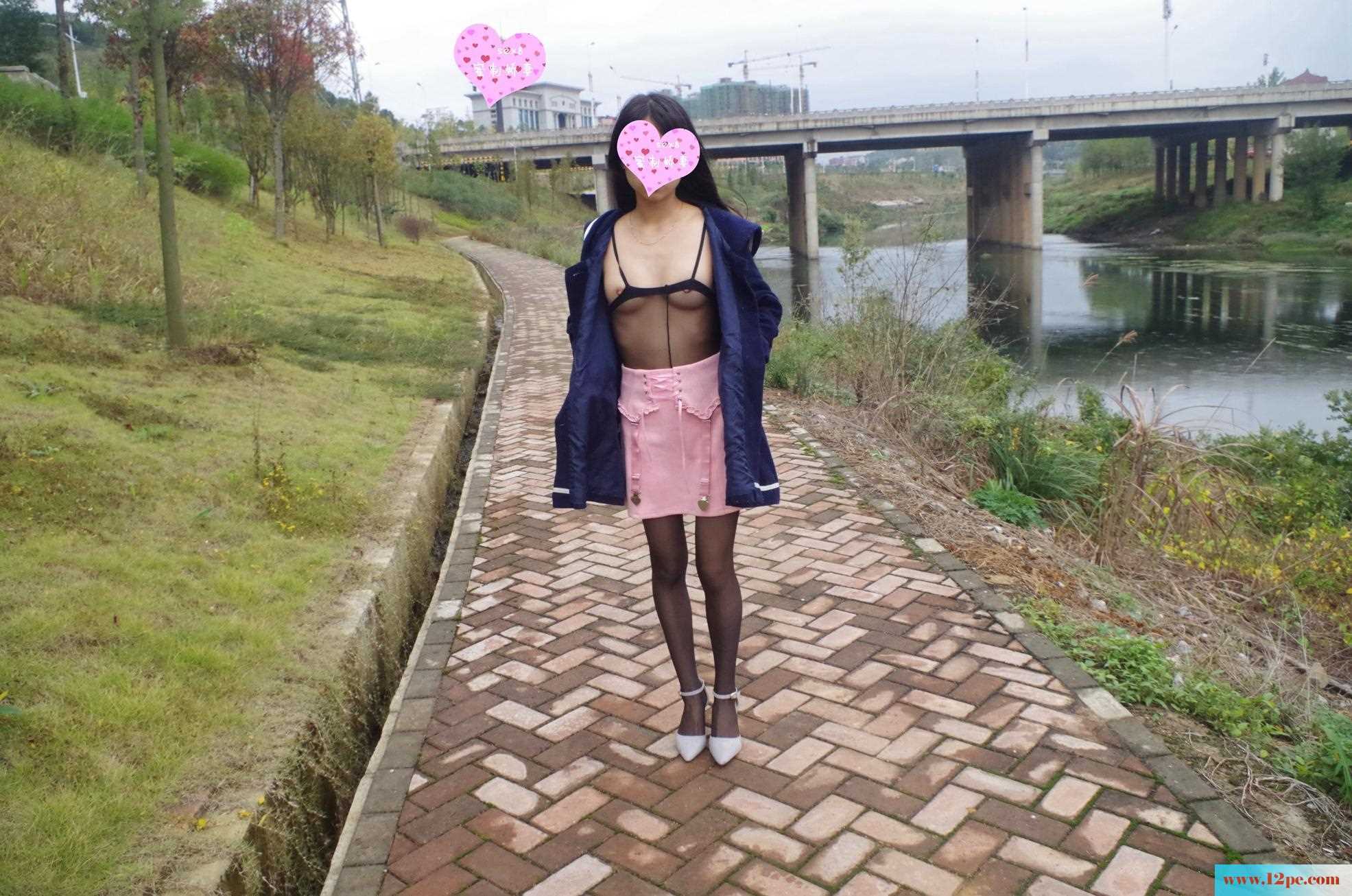 <!-- 标题采集开始 -->大衣裹着情趣连体开档黑丝出门(30P)<!-- 标题采集结束 -->