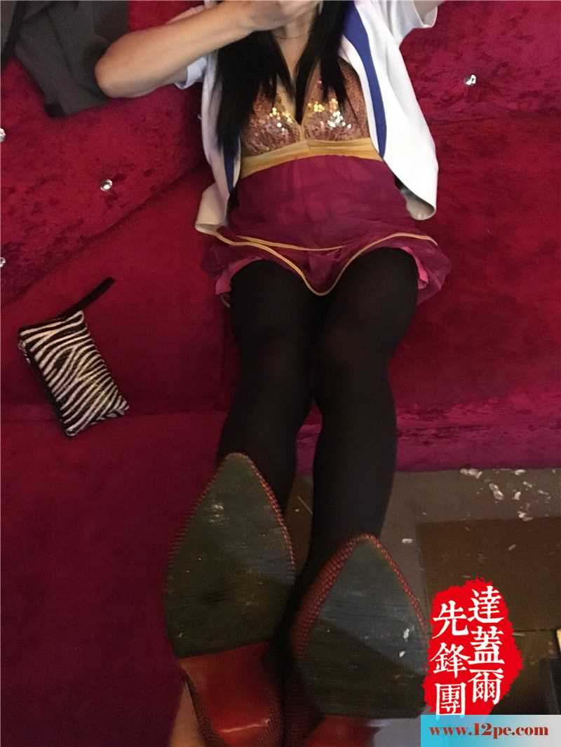 <!-- 标题采集开始 -->黑丝露乳色诱嫖圣，圣心不动心系爱妻(21P)<!-- 标题采集结束 -->
