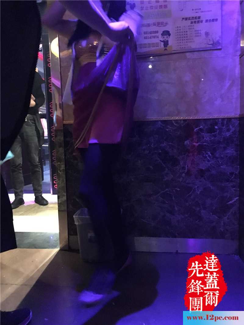 <!-- 标题采集开始 -->黑丝露乳色诱嫖圣，圣心不动心系爱妻(21P)<!-- 标题采集结束 -->