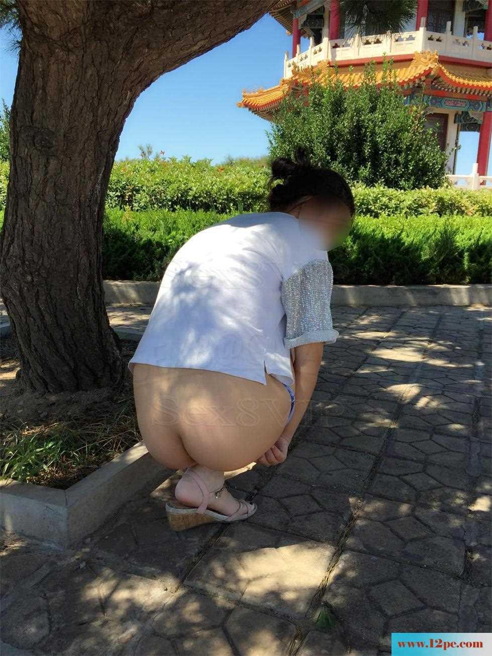 <!-- 标题采集开始 -->花坛旁，大树下，三角裤裤(30P)<!-- 标题采集结束 -->
