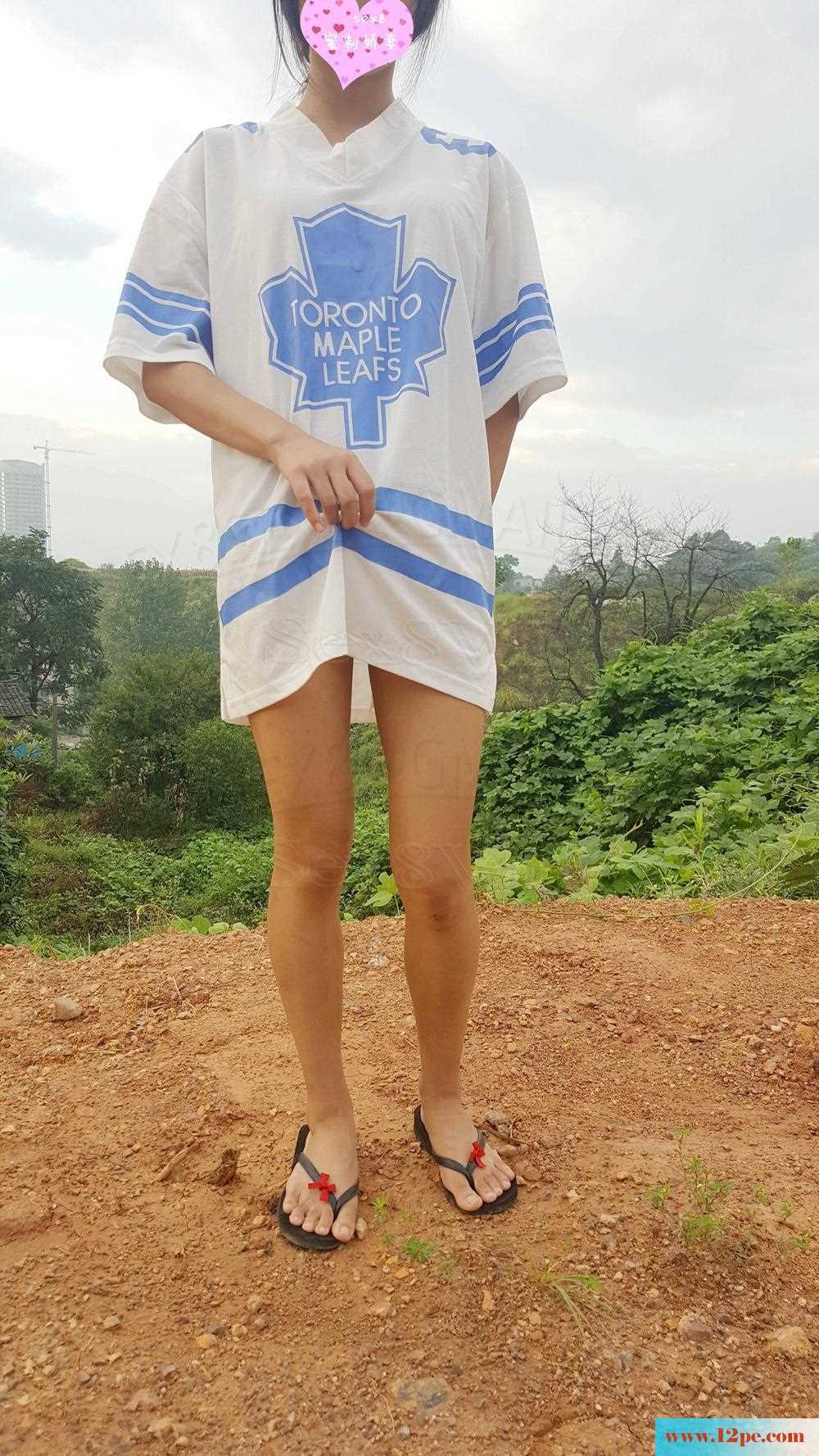 <!-- 标题采集开始 -->郊外山路上脱光衣服(30P)<!-- 标题采集结束 -->