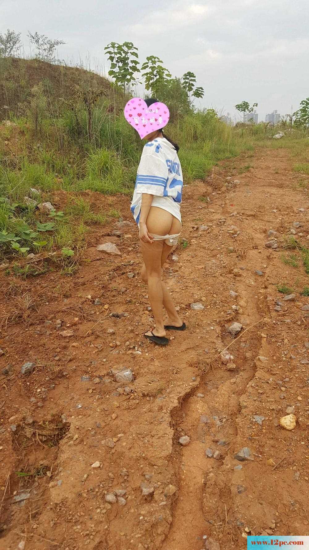 <!-- 标题采集开始 -->郊外山路上脱光衣服(30P)<!-- 标题采集结束 -->
