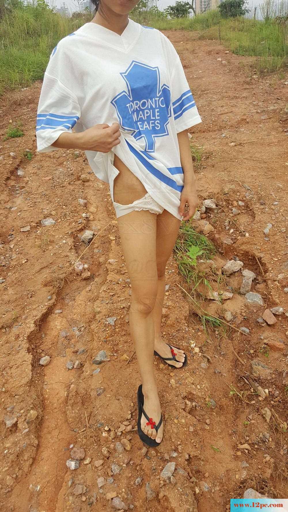 <!-- 标题采集开始 -->郊外山路上脱光衣服(30P)<!-- 标题采集结束 -->