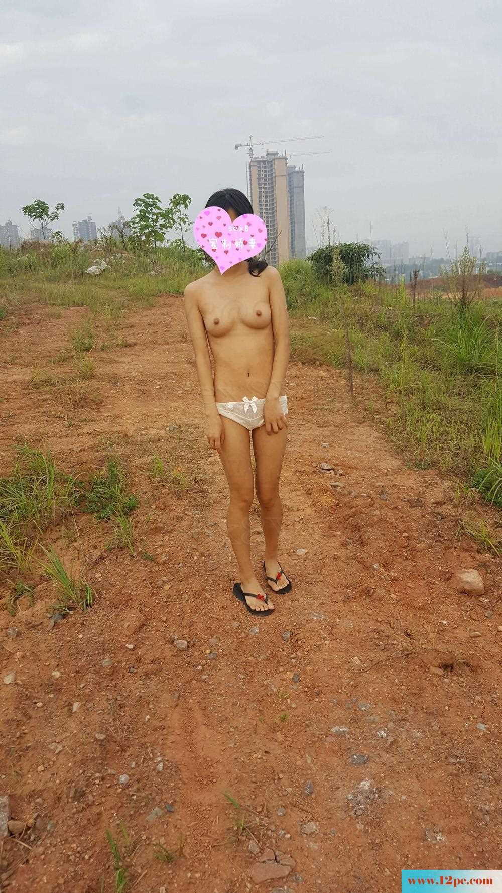 <!-- 标题采集开始 -->郊外山路上脱光衣服(30P)<!-- 标题采集结束 -->