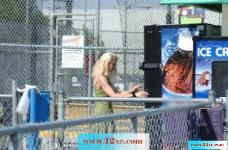MilfHunter勾到性感少妇(12P)