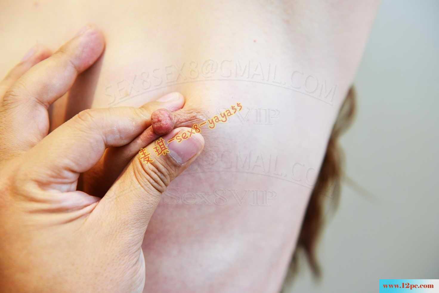 <!-- 标题采集开始 -->捏捏乳头，拉拉阴唇，掐掐咪咪，模特痛苦并快<!-- 标题采集结束 -->