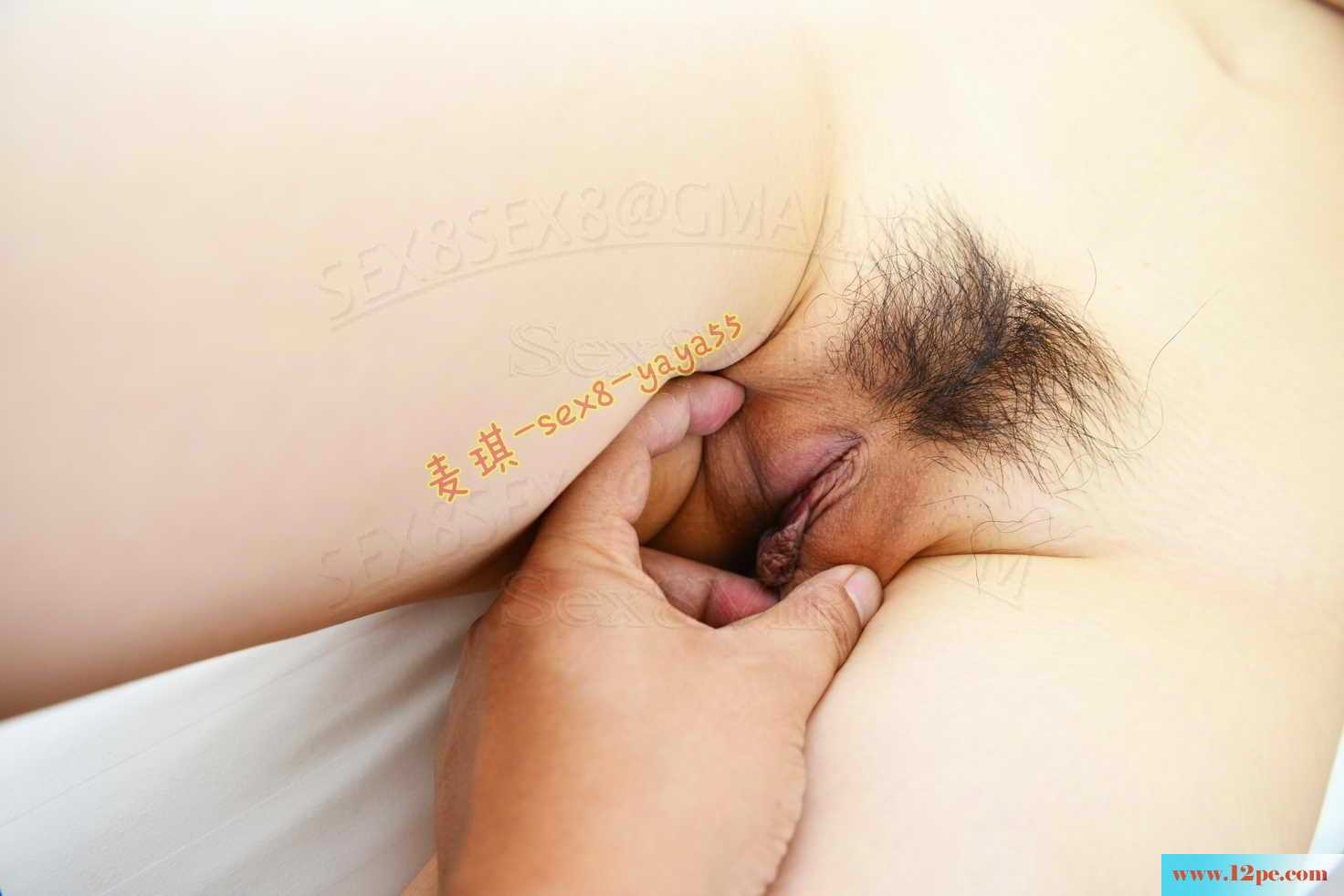 <!-- 标题采集开始 -->捏捏乳头，拉拉阴唇，掐掐咪咪，模特痛苦并快<!-- 标题采集结束 -->