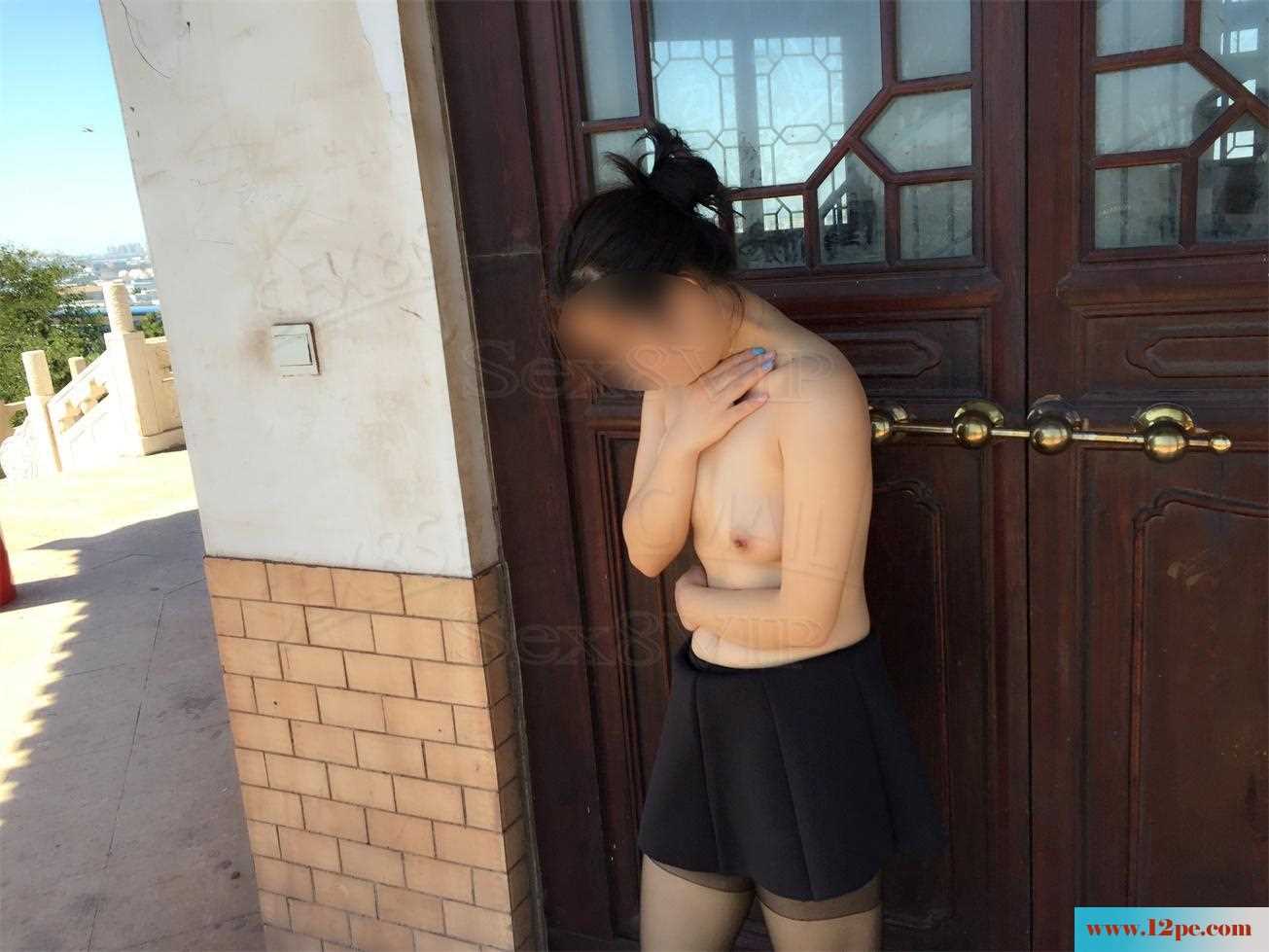 <!-- 标题采集开始 -->阳光太晒，躲在屋檐下半裸乘凉-(30P)<!-- 标题采集结束 -->