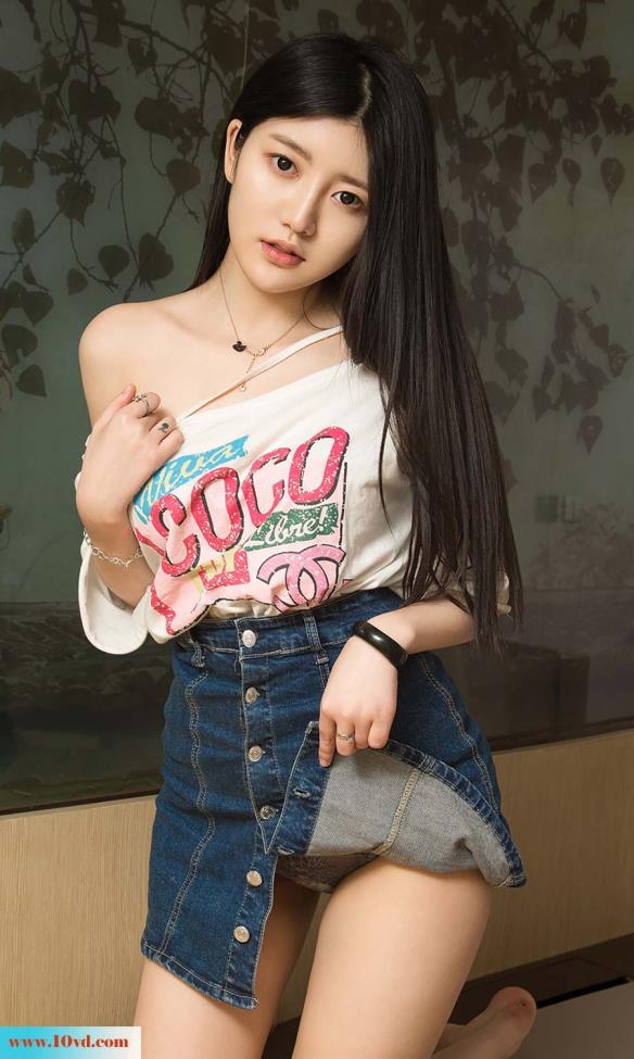 <!-- 标题采集开始 -->年芳18刚出落成型的美女【13P】<!-- 标题采集结束 -->