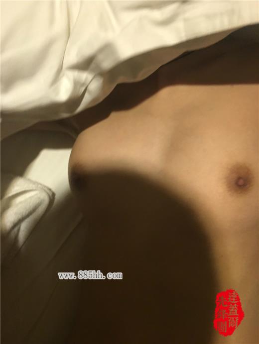 <!-- 标题采集开始 -->酒吧外酒驾醉酒少女，今夜借欲火成就秋名山车<!-- 标题采集结束 -->