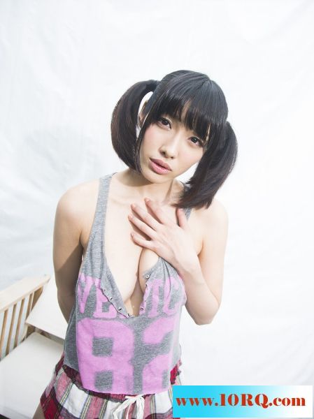 户外甜美巨乳女野性的诱惑【15P】